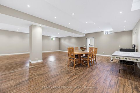 Photo 36 at 120 Isernia Crescent, Vellore Village, Vaughan