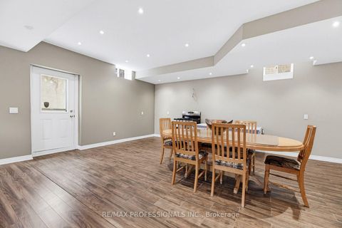 Photo 37 at 120 Isernia Crescent, Vellore Village, Vaughan