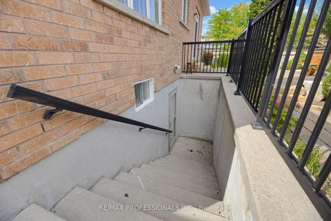Photo 38 at 120 Isernia Crescent, Vellore Village, Vaughan