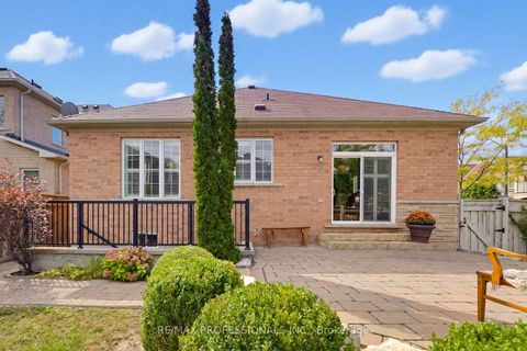Photo 40 at 120 Isernia Crescent, Vellore Village, Vaughan