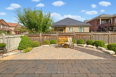 Photo 41 at 120 Isernia Crescent, Vellore Village, Vaughan