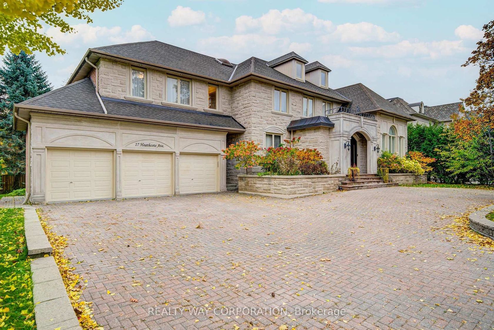 17 Heathcote Avenue, Windfields, Toronto photo number 2