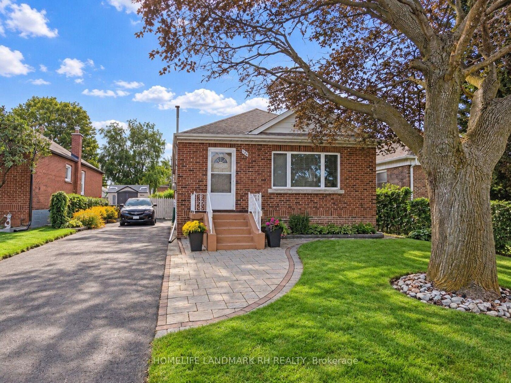 164 Marchington Circle, Maryvale, Toronto photo number 2