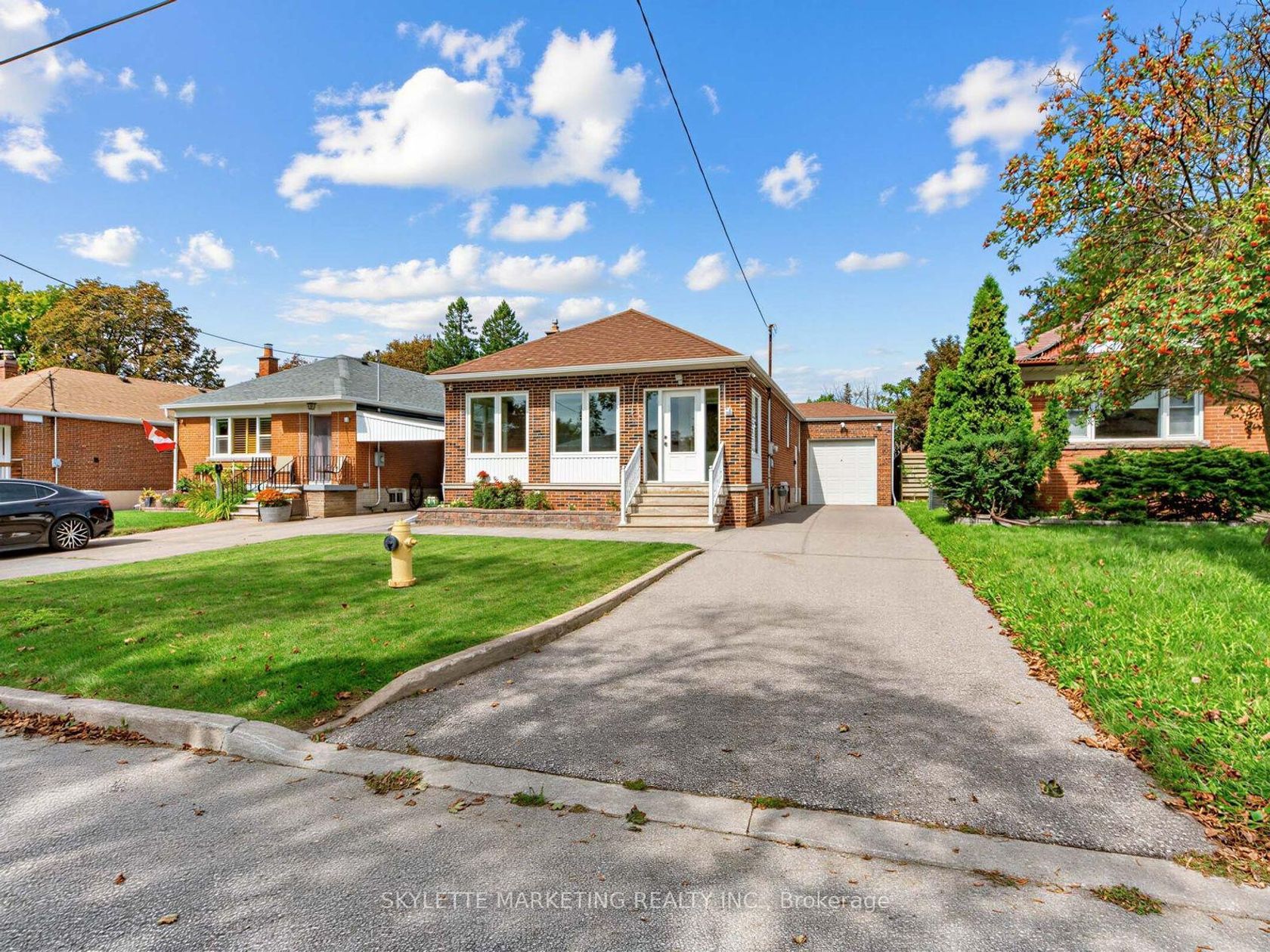 14 Bardwell Crescent, Maryvale, Toronto photo number 2