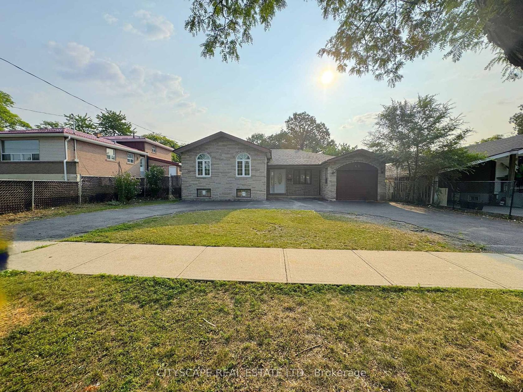 61 Bloomington Crescent, Black Creek, Toronto photo number 2