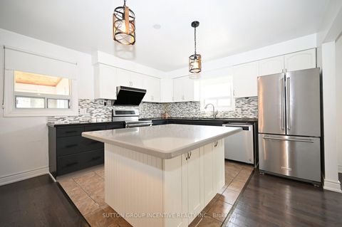 Photo 11 at 7 HURON Street, North Shore, Barrie
