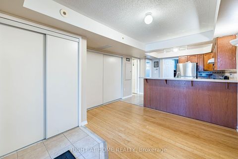 Photo 6 at 40 - 200 Mclevin Avenue, Malvern, Toronto