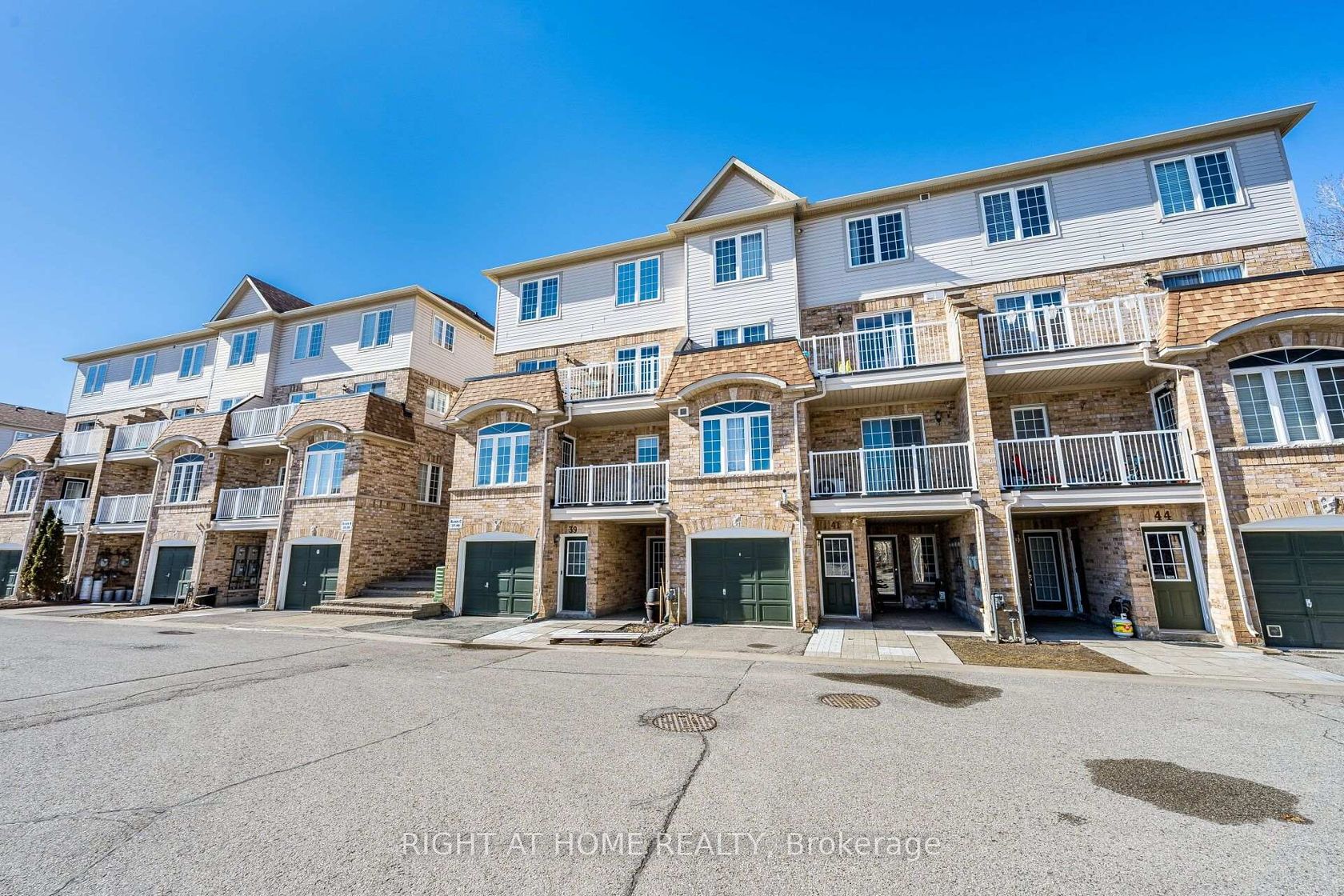 40 - 200 Mclevin Avenue, Malvern, Toronto 