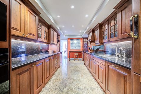 Photo 11 at 704 - 260 Heath Street W, Forest Hill South, Toronto