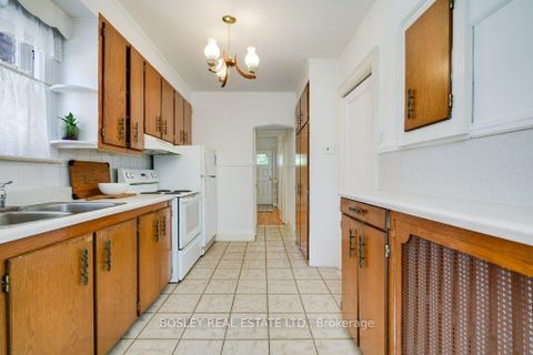 Photo 11 at 247 Melrose Avenue, Nortown, Toronto