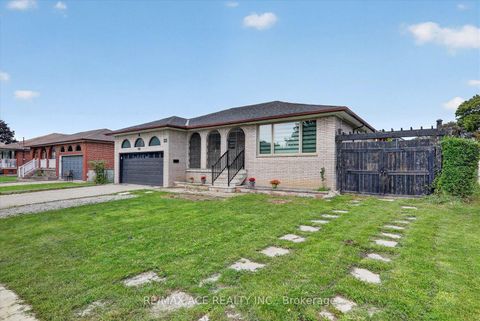 Photo 2 at 124 Honeywood Road, Jane Heights, Toronto