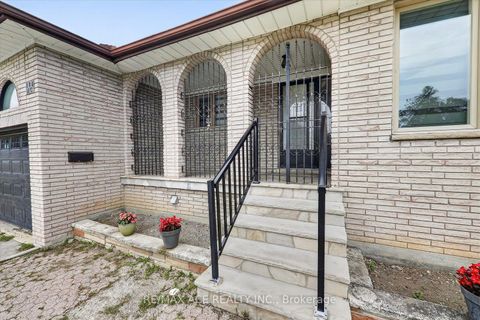 Photo 3 at 124 Honeywood Road, Jane Heights, Toronto