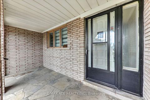 Photo 4 at 124 Honeywood Road, Jane Heights, Toronto