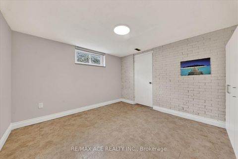 Photo 33 at 124 Honeywood Road, Jane Heights, Toronto
