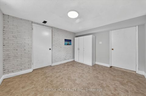 Photo 34 at 124 Honeywood Road, Jane Heights, Toronto