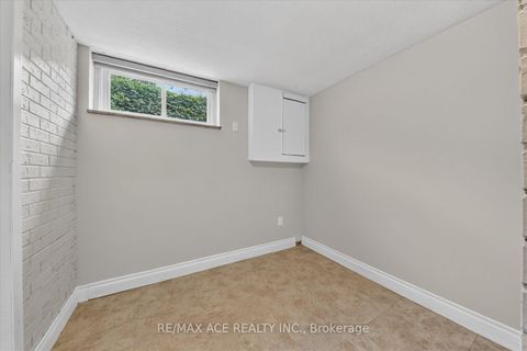 Photo 35 at 124 Honeywood Road, Jane Heights, Toronto