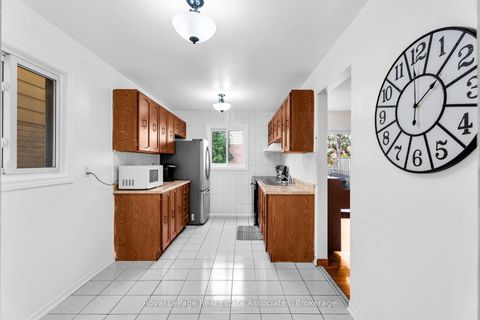 Photo 13 at 9 Windwood Drive, Clairville, Toronto