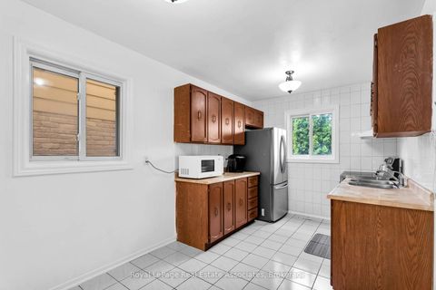 Photo 14 at 9 Windwood Drive, Clairville, Toronto