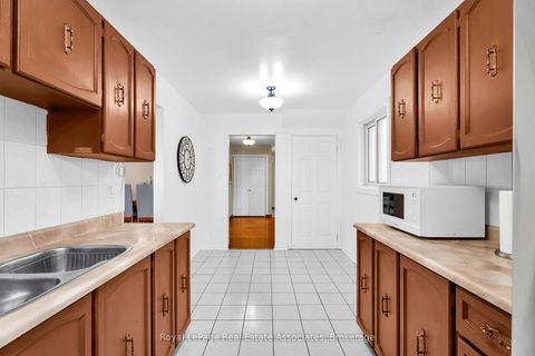 Photo 15 at 9 Windwood Drive, Clairville, Toronto