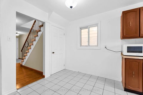 Photo 17 at 9 Windwood Drive, Clairville, Toronto