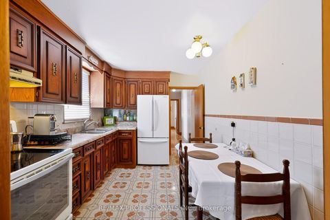 Photo 6 at 42 Woolgar Avenue, City Centre West, Toronto