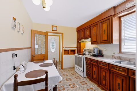 Photo 7 at 42 Woolgar Avenue, City Centre West, Toronto