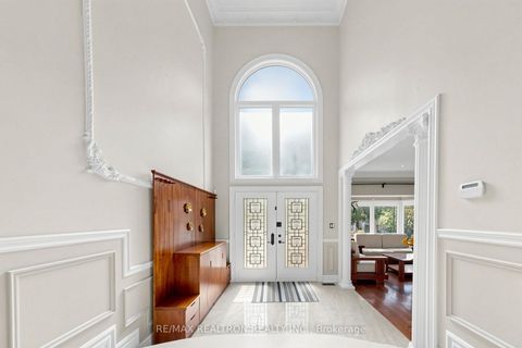 Photo 3 at 176 Elmwood Avenue, Willowdale East, Toronto