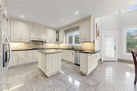 Photo 14 at 176 Elmwood Avenue, Willowdale East, Toronto