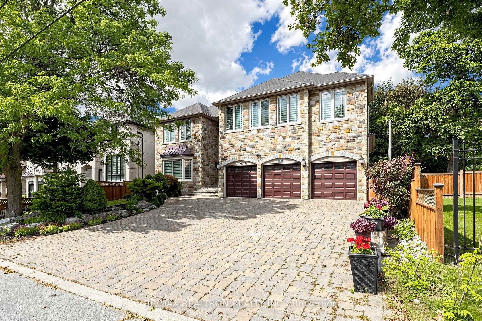 176 Elmwood Avenue, Willowdale East, Toronto photo number 2