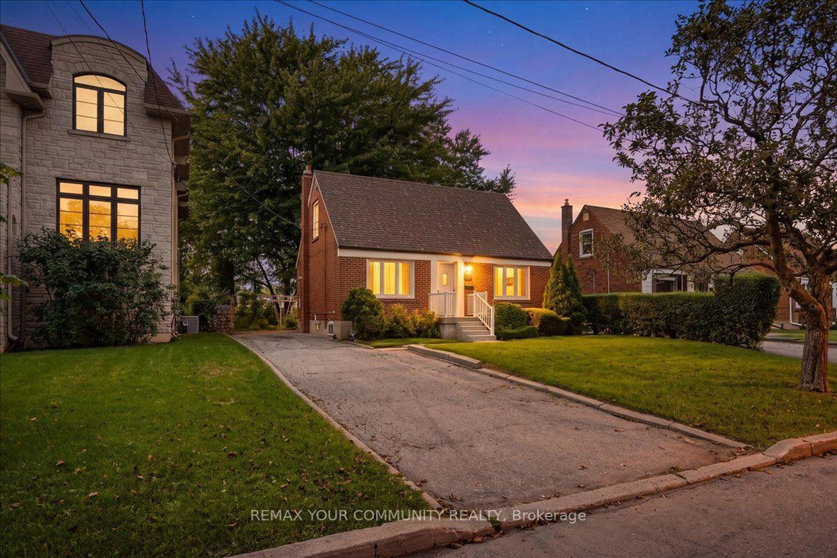 22 Edithvale Drive, Willowdale West, Toronto photo number 2