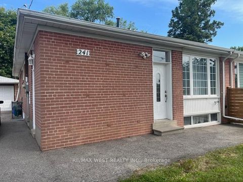 Photo 1 at 241 Ashlar Road, Crosby, Richmond Hill