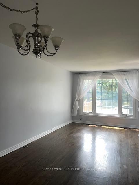 Photo 3 at 241 Ashlar Road, Crosby, Richmond Hill