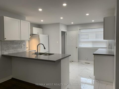 Photo 5 at 241 Ashlar Road, Crosby, Richmond Hill