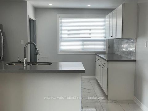Photo 7 at 241 Ashlar Road, Crosby, Richmond Hill