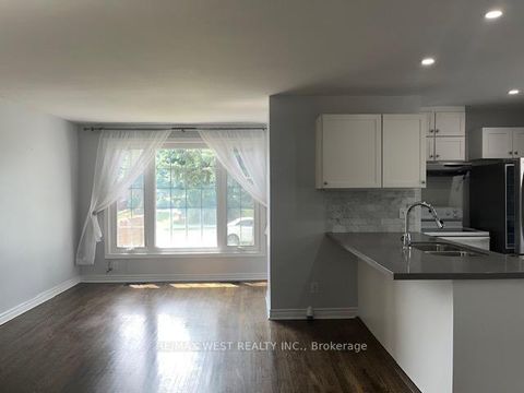 Photo 9 at 241 Ashlar Road, Crosby, Richmond Hill