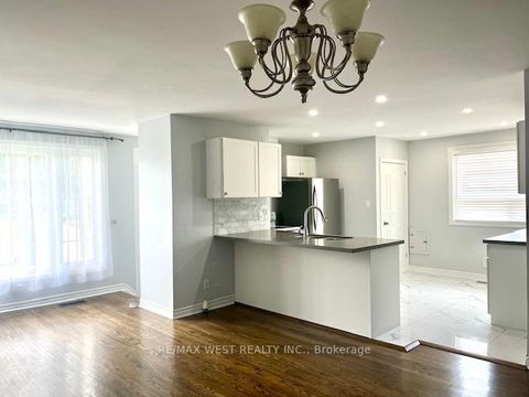 Photo 10 at 241 Ashlar Road, Crosby, Richmond Hill