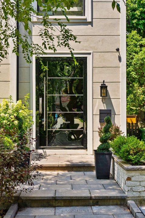 Photo 2 at 492 Old Orchard Grove, Nortown, Toronto