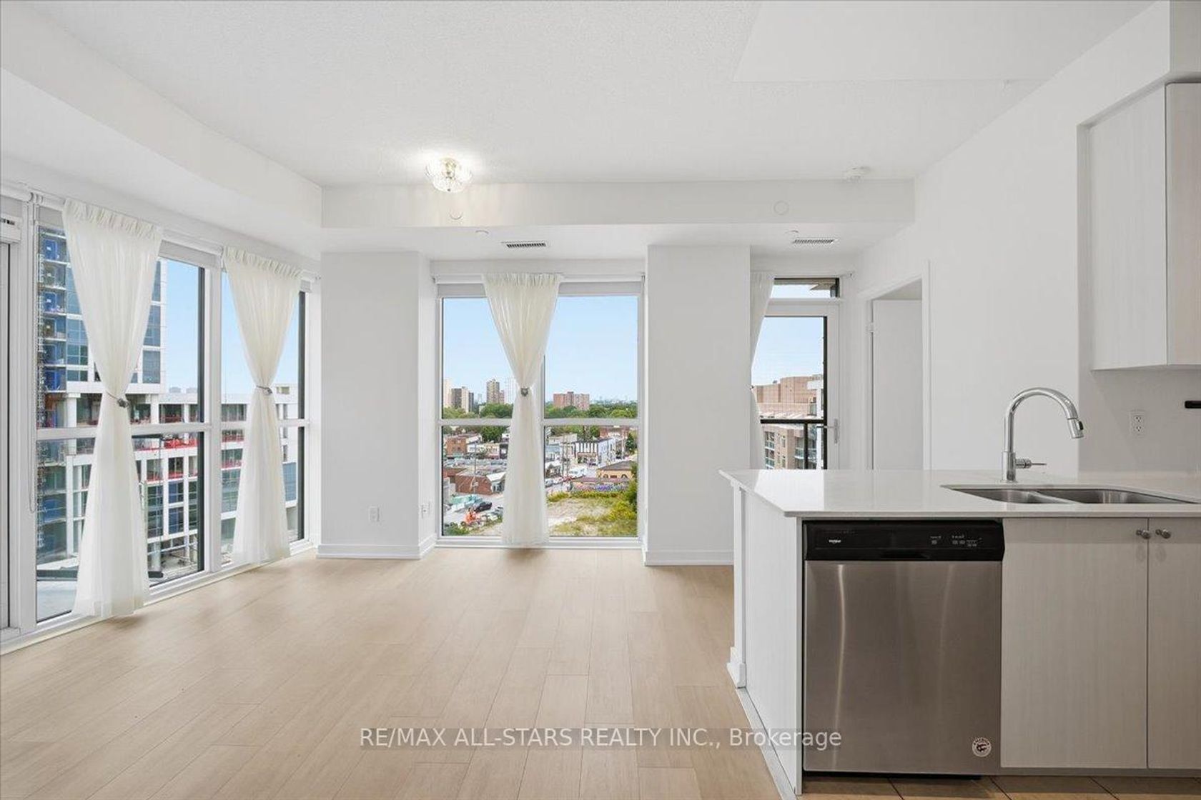 824 - 8 Trent Avenue, Danforth, Toronto photo 6