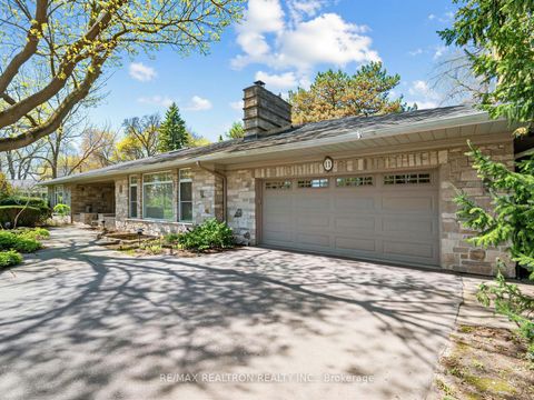 Photo 1 at 11 Mead Court, Windfields, Toronto