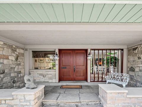 Photo 2 at 11 Mead Court, Windfields, Toronto