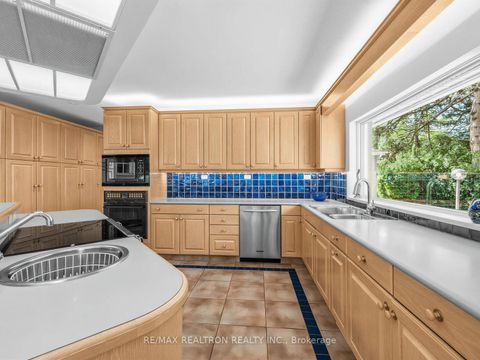 Photo 13 at 11 Mead Court, Windfields, Toronto