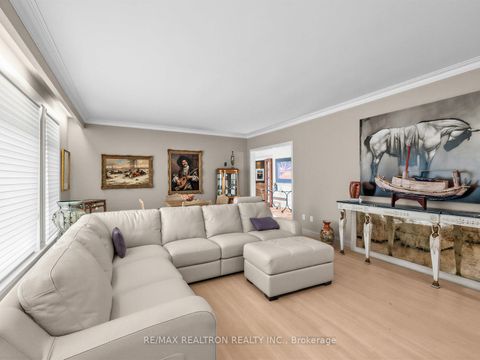 Photo 16 at 11 Mead Court, Windfields, Toronto