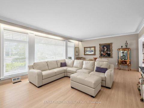 Photo 17 at 11 Mead Court, Windfields, Toronto