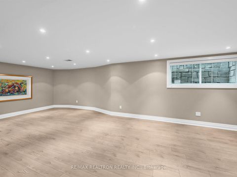 Photo 38 at 11 Mead Court, Windfields, Toronto