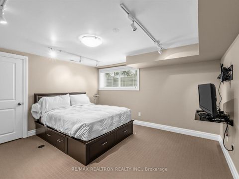Photo 42 at 11 Mead Court, Windfields, Toronto