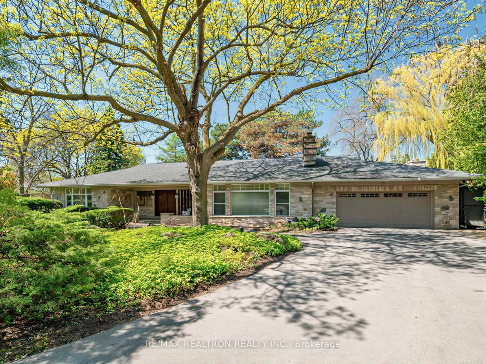 11 Mead Court, Windfields, Toronto photo number 2