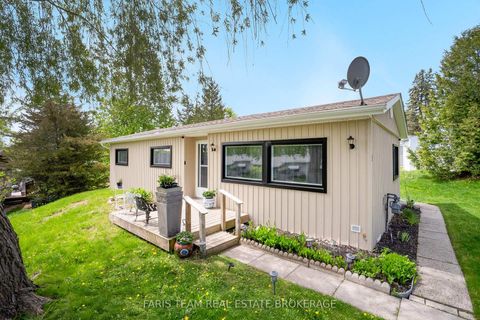 Photo 4 at 21 Hawthorne Drive, Rural Innisfil, Innisfil