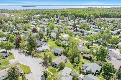Photo 31 at 21 Hawthorne Drive, Rural Innisfil, Innisfil