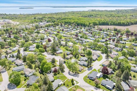 Photo 33 at 21 Hawthorne Drive, Rural Innisfil, Innisfil