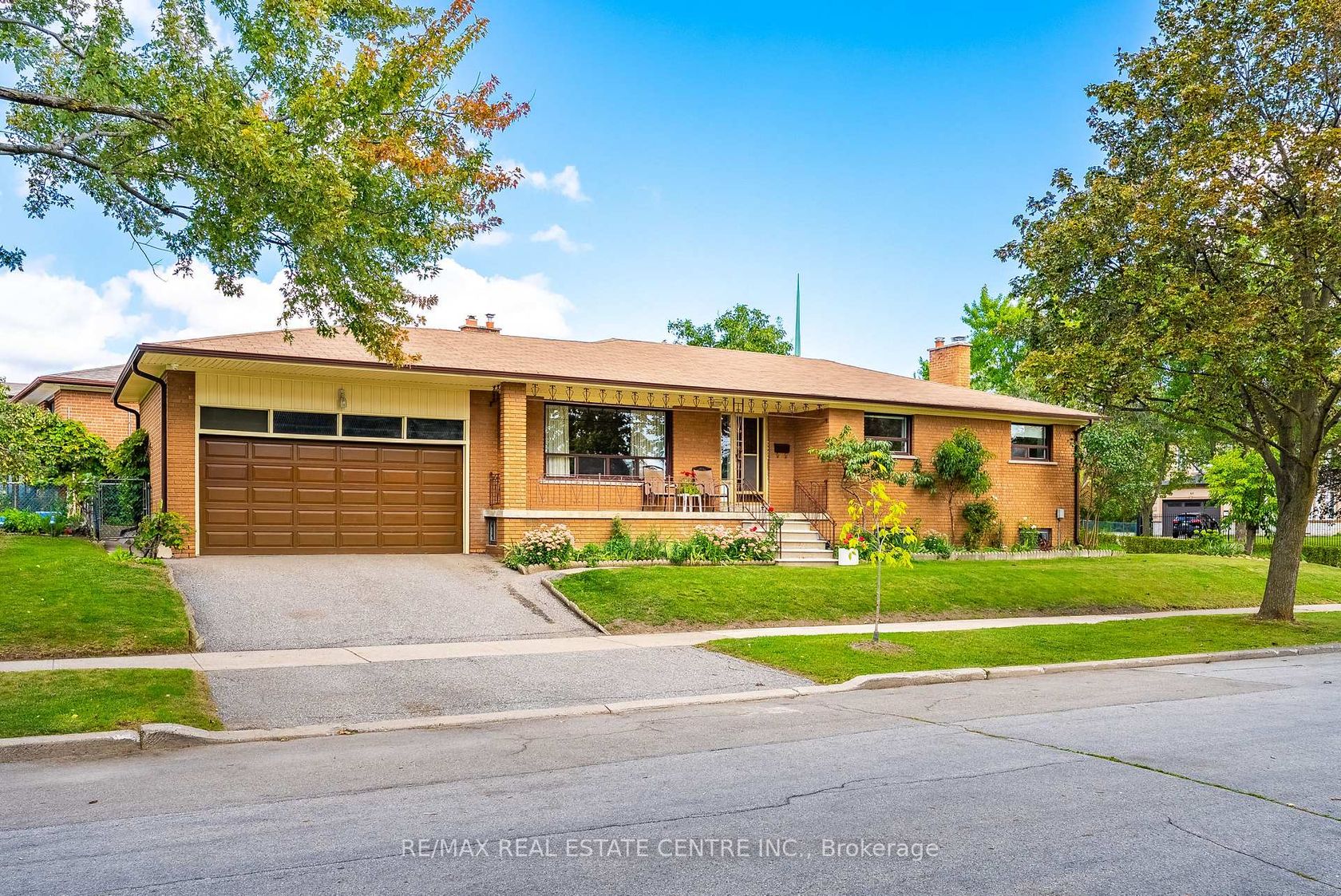 4 Dunreo Drive, CFB, Toronto photo number 2